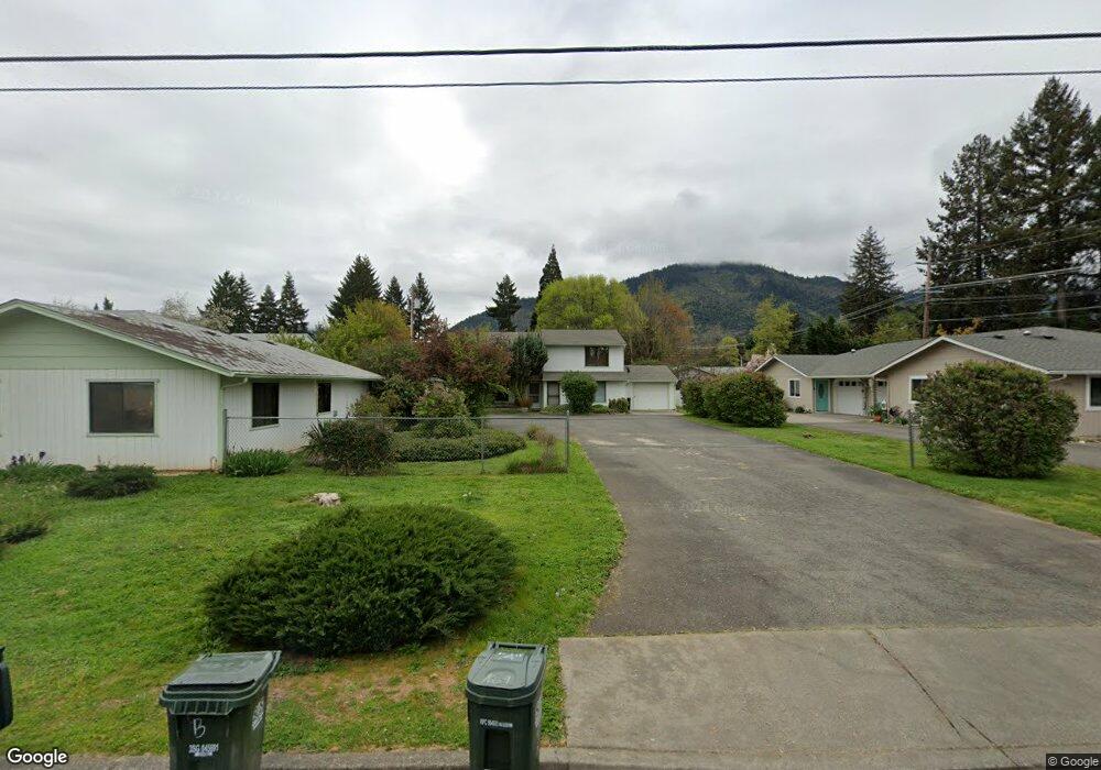 1687 Cloverlawn Dr unit B, Grants Pass, OR 97527 - photo 1