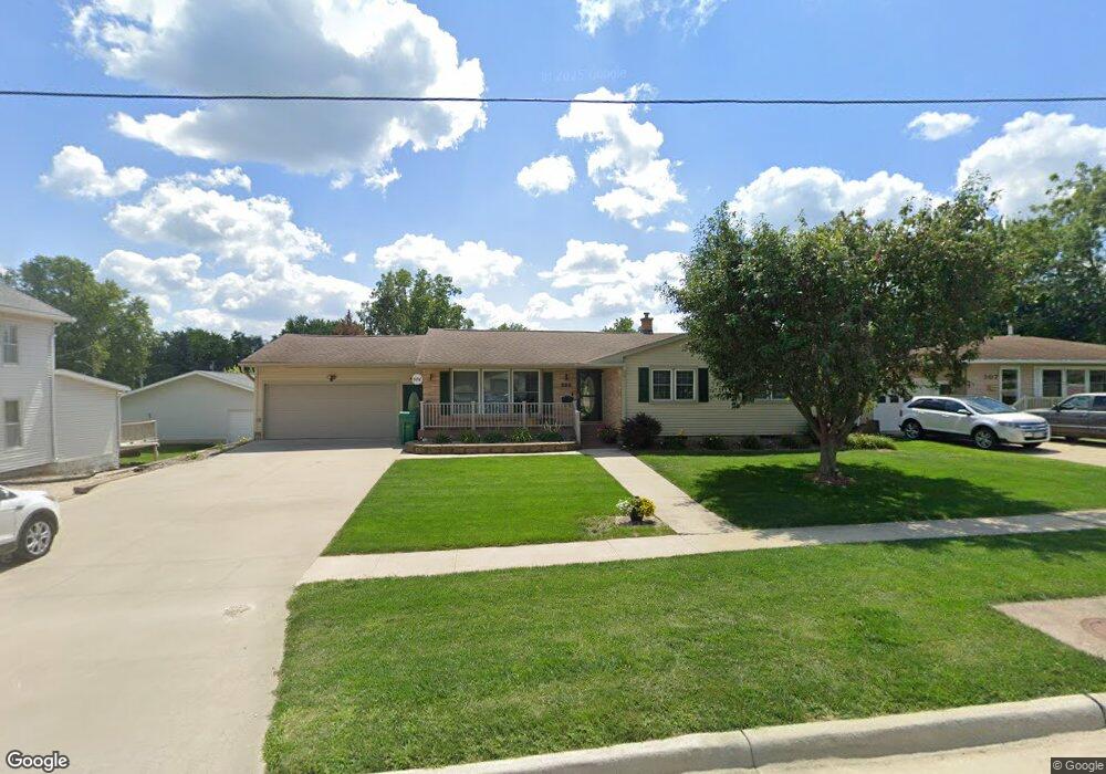 305 W Elm St, West Union, IA 52175 - photo 1