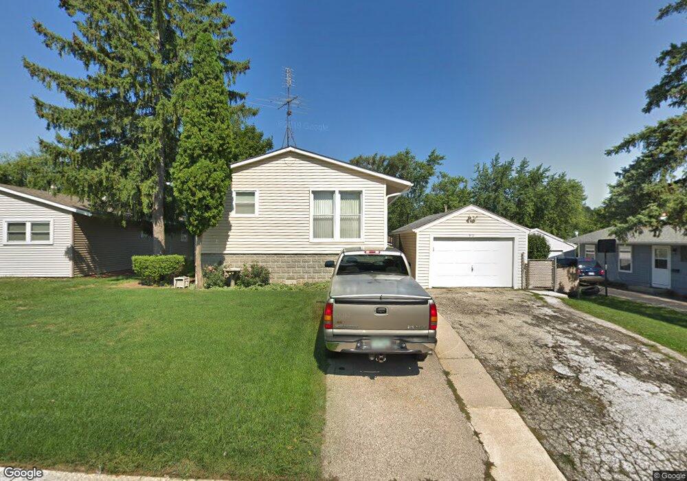 512 Waco Ln, Carpentersville, IL 60110 - photo 1