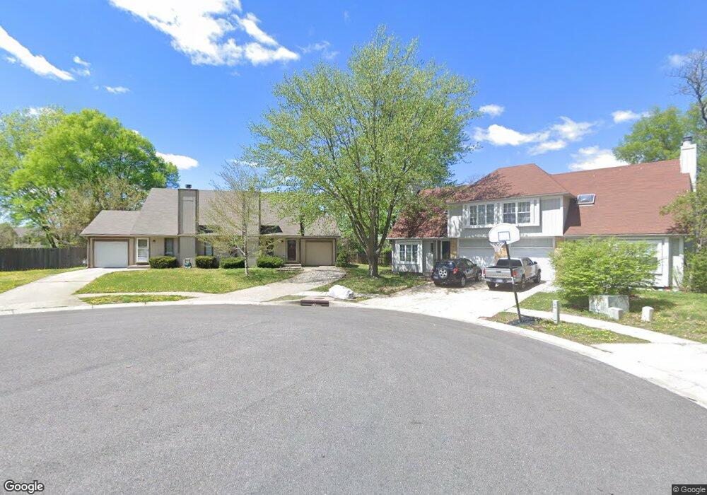 8806 Cottonwood St, Lenexa, KS 66215 - photo 1