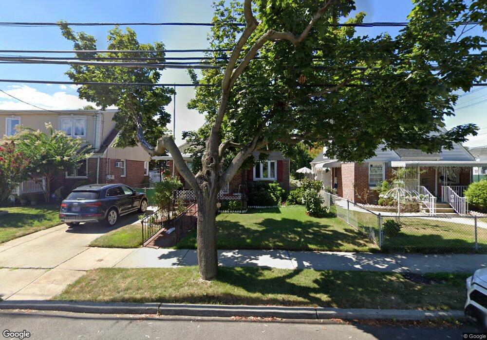 8208 260th St, Glen Oaks, NY 11004 - photo 1