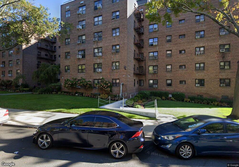 87-15 204th St unit B-32, Hollis, NY 11423 - photo 1