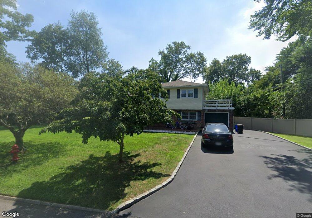 1 Northfield Rd, Glen Cove, NY 11542 - photo 1