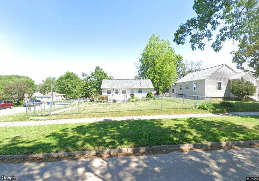 1027 W 10th St, Cedar Falls, IA 50613 - photo 1