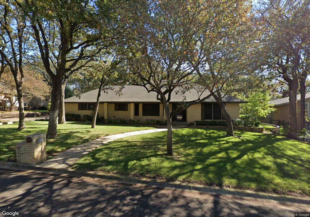 2252 Stonegate Dr, Denton, TX 76205 - photo 1