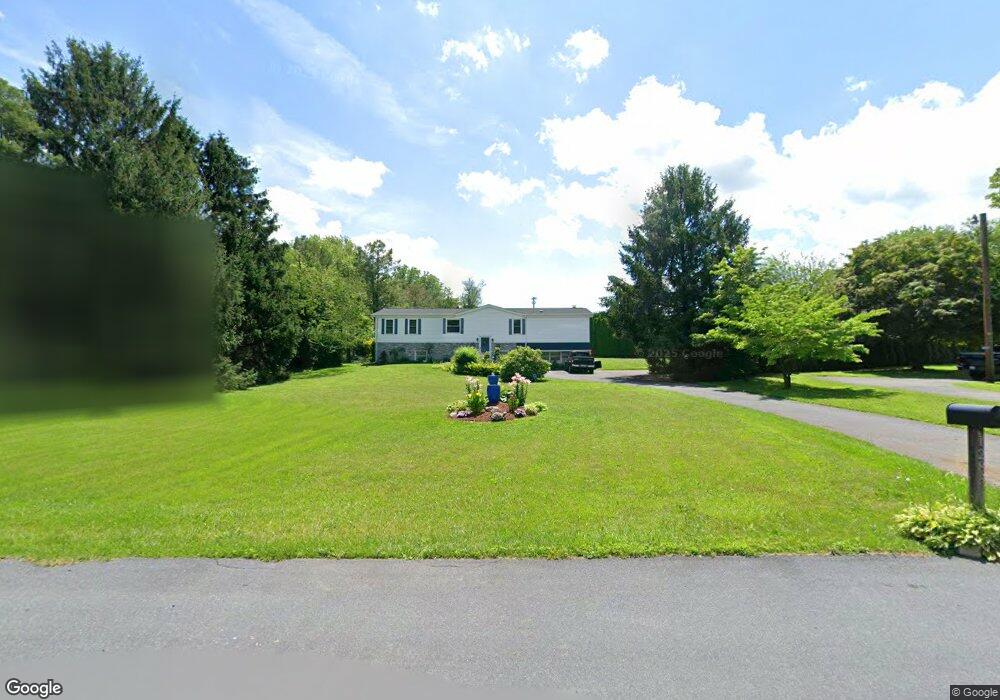 1285 Woodsedge Rd, Wind Gap, PA 18091 - photo 1