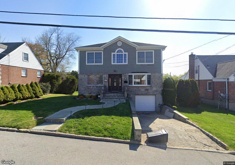 92 Remsen Rd, Yonkers, NY 10710 - photo 1