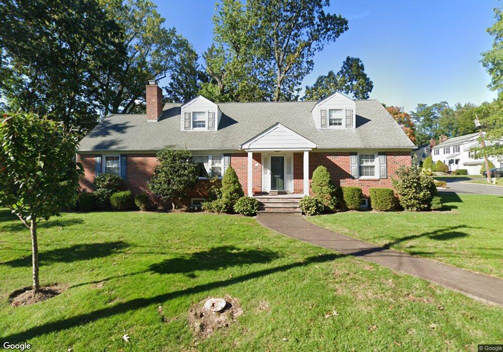 411 Hunt Ln, Manhasset, NY 11030 - photo 1