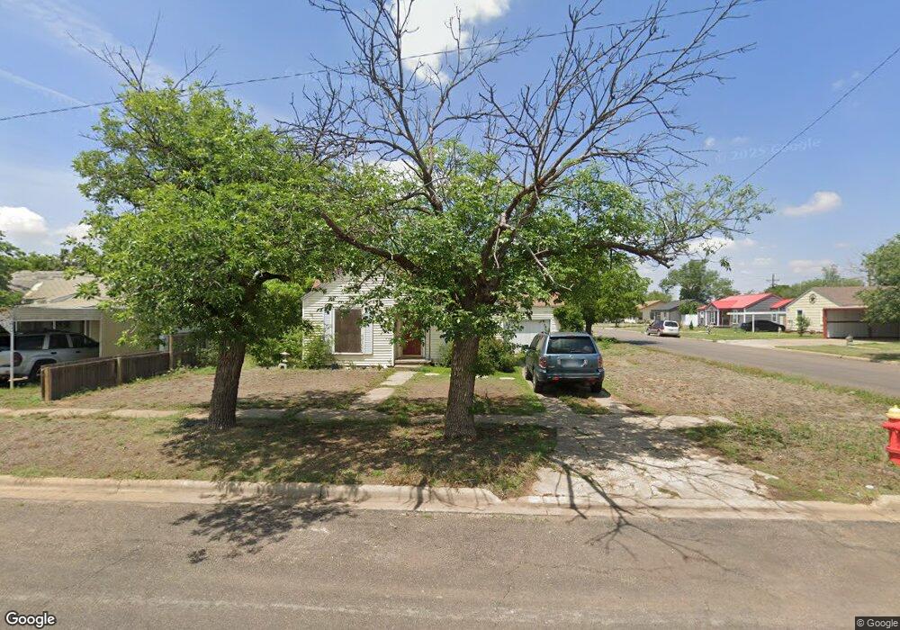 317 Aileen St, Plainview, TX 79072 - photo 1