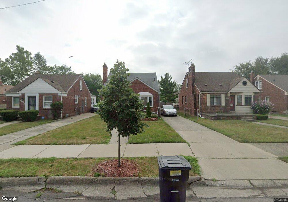 18944 Moon St, Grosse Pointe, MI 48236 - photo 1