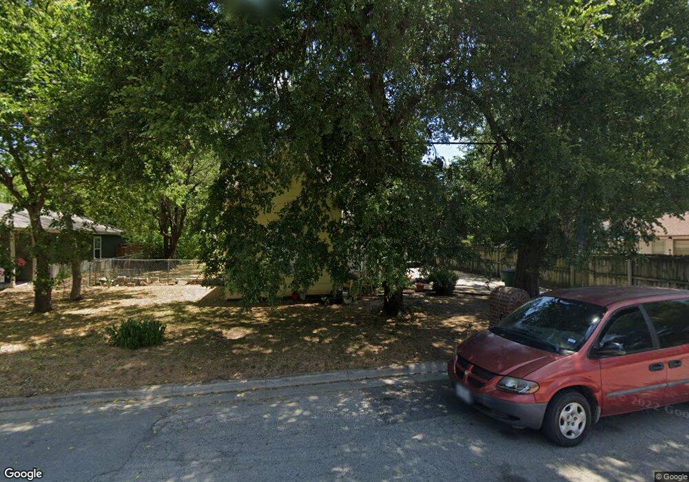 508 N Clements St, Gainesville, TX 76240 - photo 1