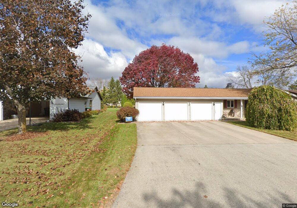 3046 W Roselawn Dr, Appleton, WI 54914 - photo 1