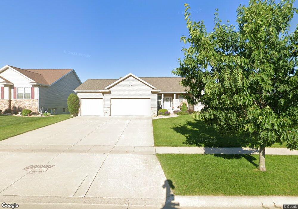 1526 Quail Ridge Rd, Cedar Falls, IA 50613 - photo 1