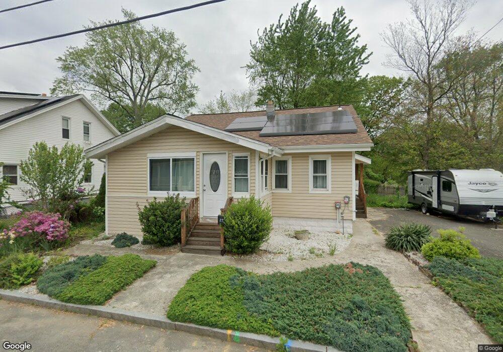 27 Emily St, Springfield, MA 01109 - photo 1