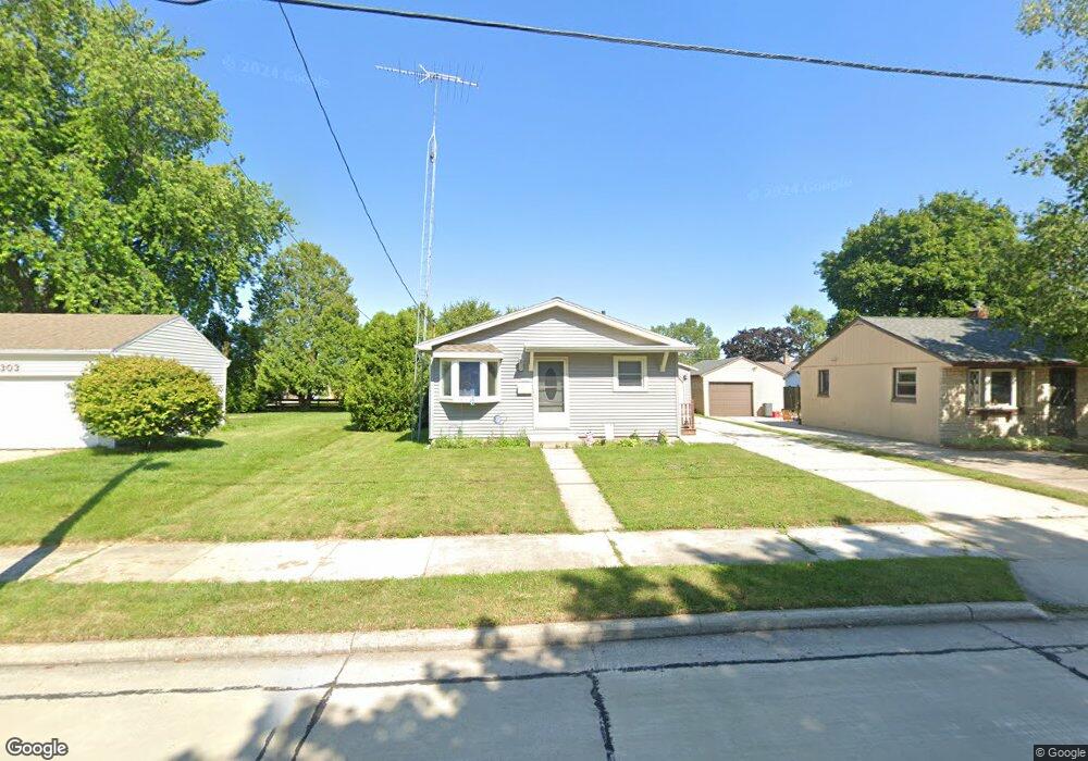 1311 S 32nd St, Manitowoc, WI 54220 - photo 1