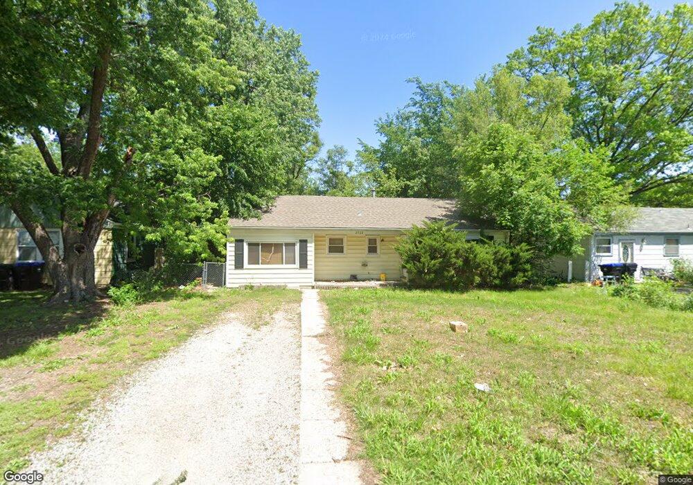 2320 SW Mission Ave, Topeka, KS 66614 - photo 1