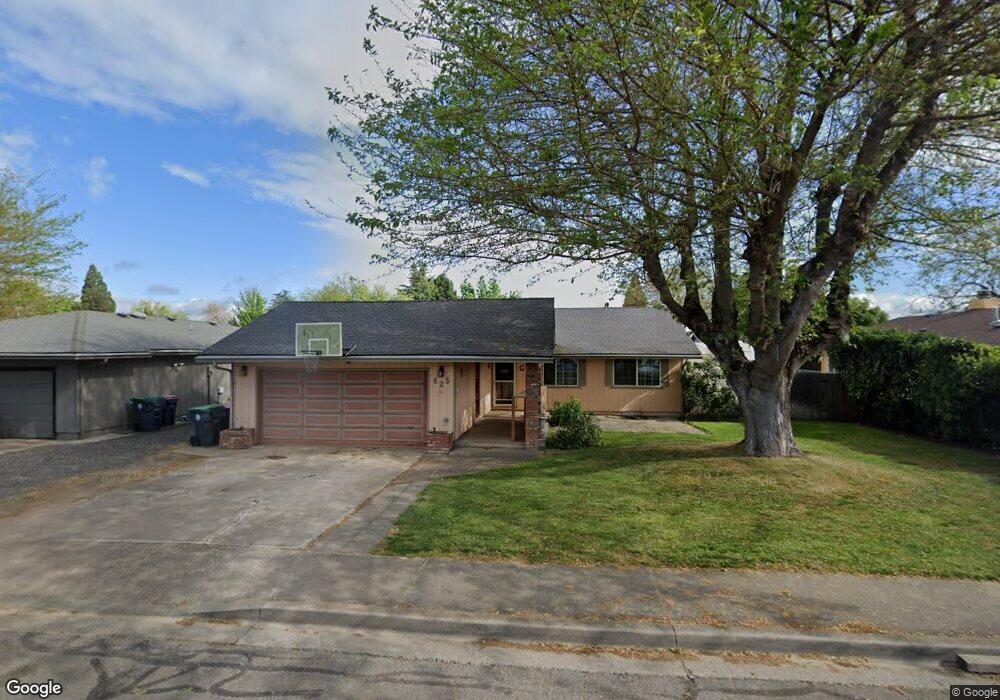 625 Hemlock Ave, Central Point, OR 97502 - photo 1