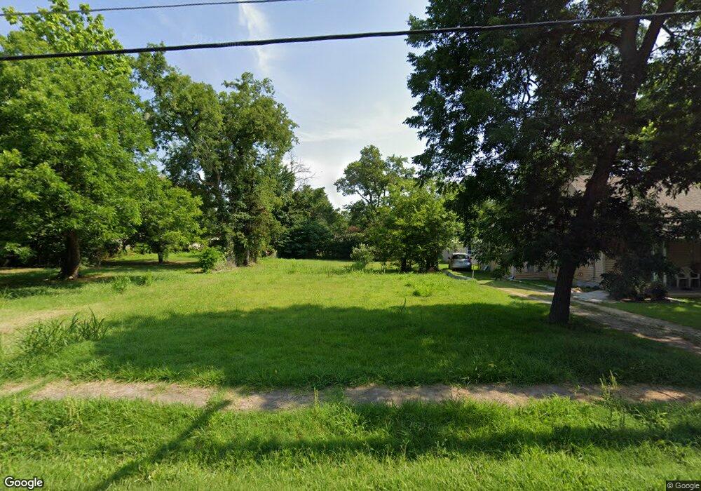 705 E 10th St, Bonham, TX 75418 - photo 1