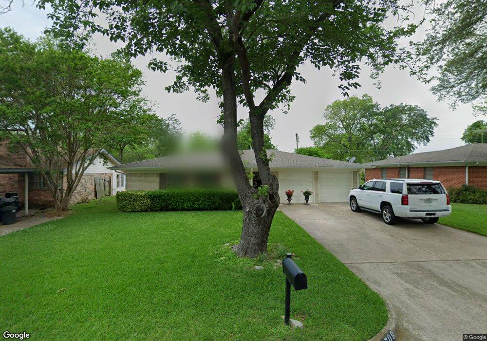 1709 Lyndale Dr, Ennis, TX 75119 - photo 1