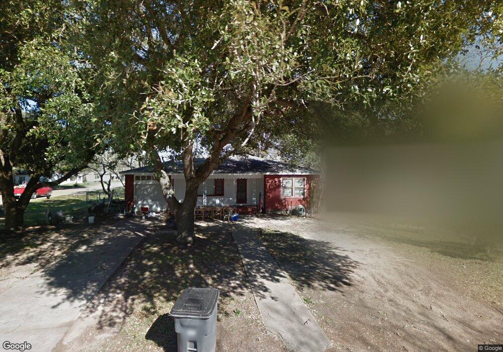 2001 Ross St, Bay City, TX 77414 - photo 1