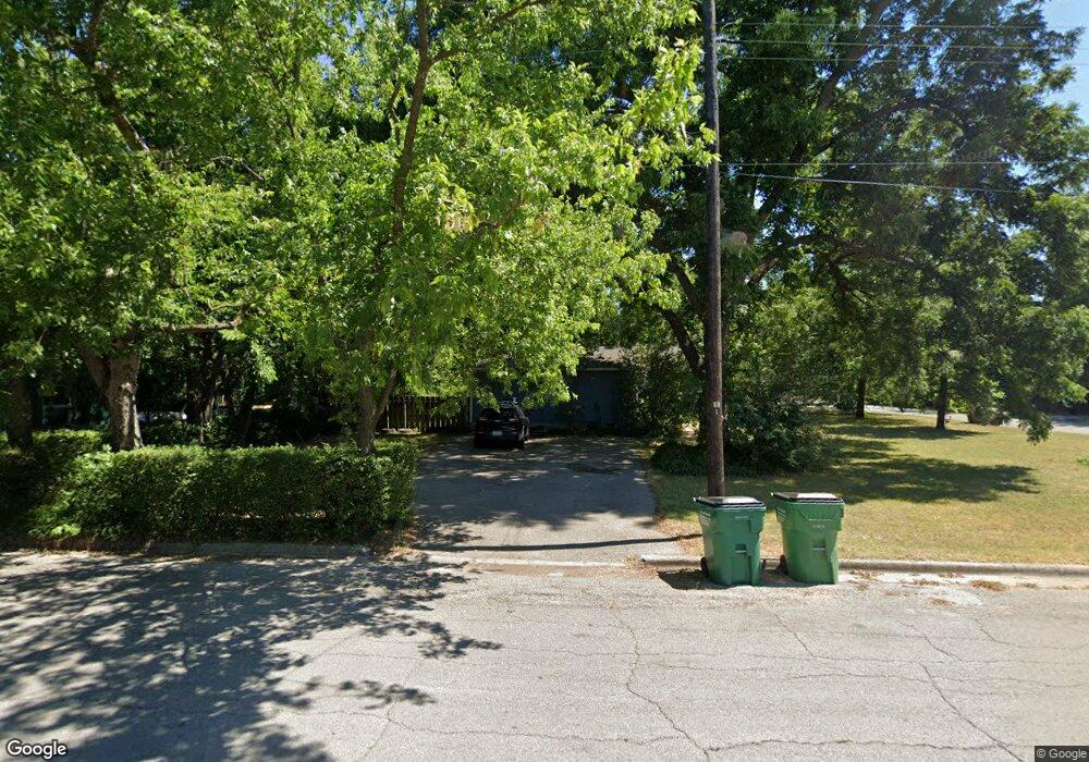 602 S Wine St, Gainesville, TX 76240 - photo 1