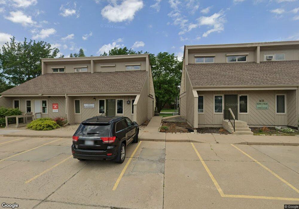 1613 SW 37th St, Topeka, KS 66611 - photo 1