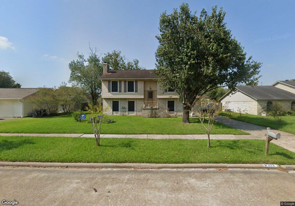 252 E Castle Harbour Dr, Friendswood, TX 77546 - photo 1
