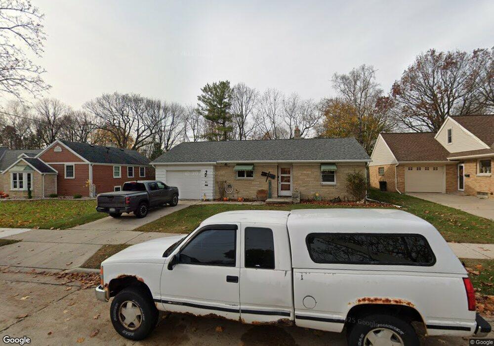 950 N 23rd St, Manitowoc, WI 54220 - photo 1