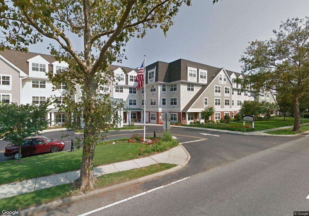 125 Ocean Ave unit 1Br, Lynbrook, NY 11563 - photo 1