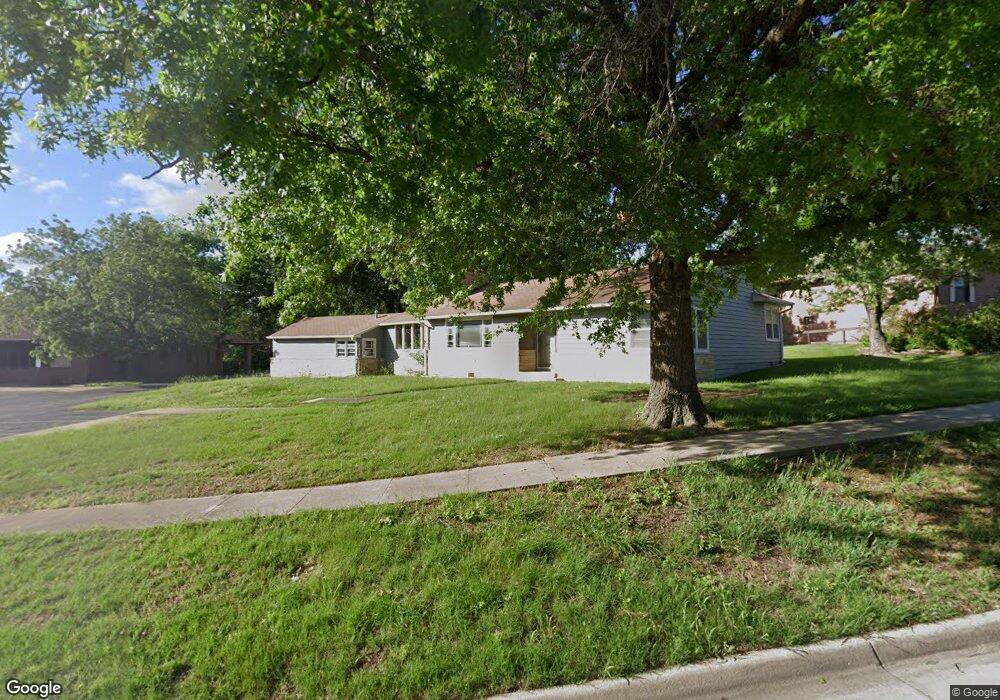 2132 SW 36th St, Topeka, KS 66611 - photo 1