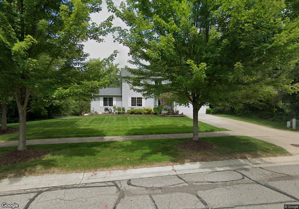 293 Cove View Dr, Waterford, MI 48327 - photo 1