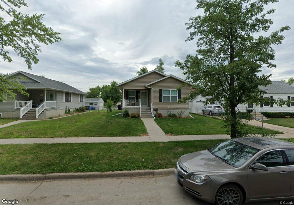 1113 11th St NW, Cedar Rapids, IA 52405 - photo 1