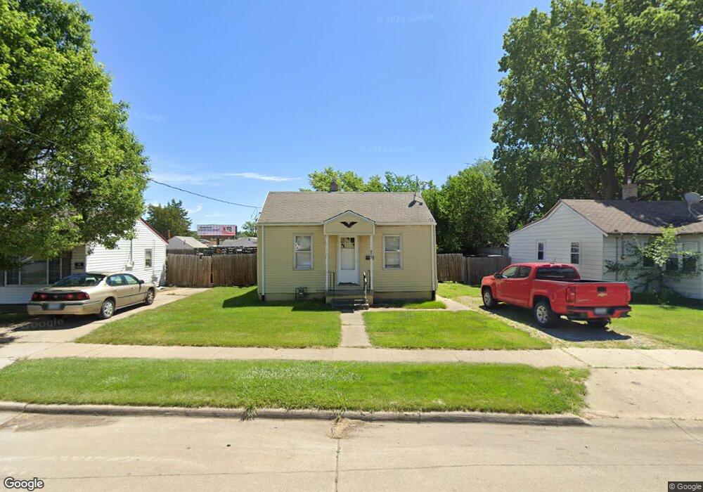909 E 27th St, Des Moines, IA 50317 - photo 1