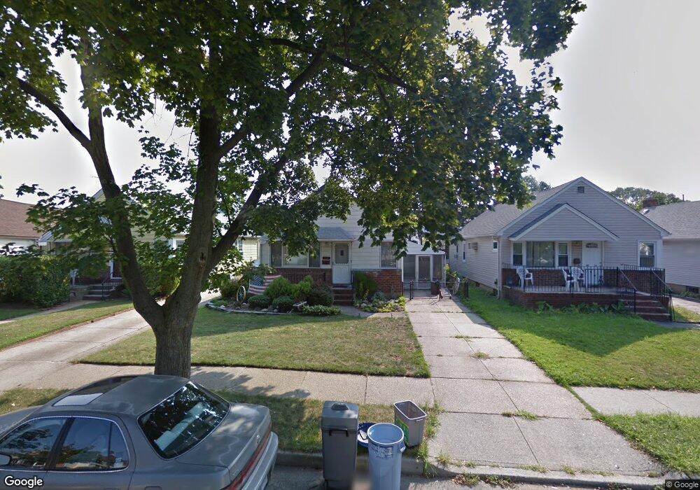 8051 267th St, Glen Oaks, NY 11004 - photo 1