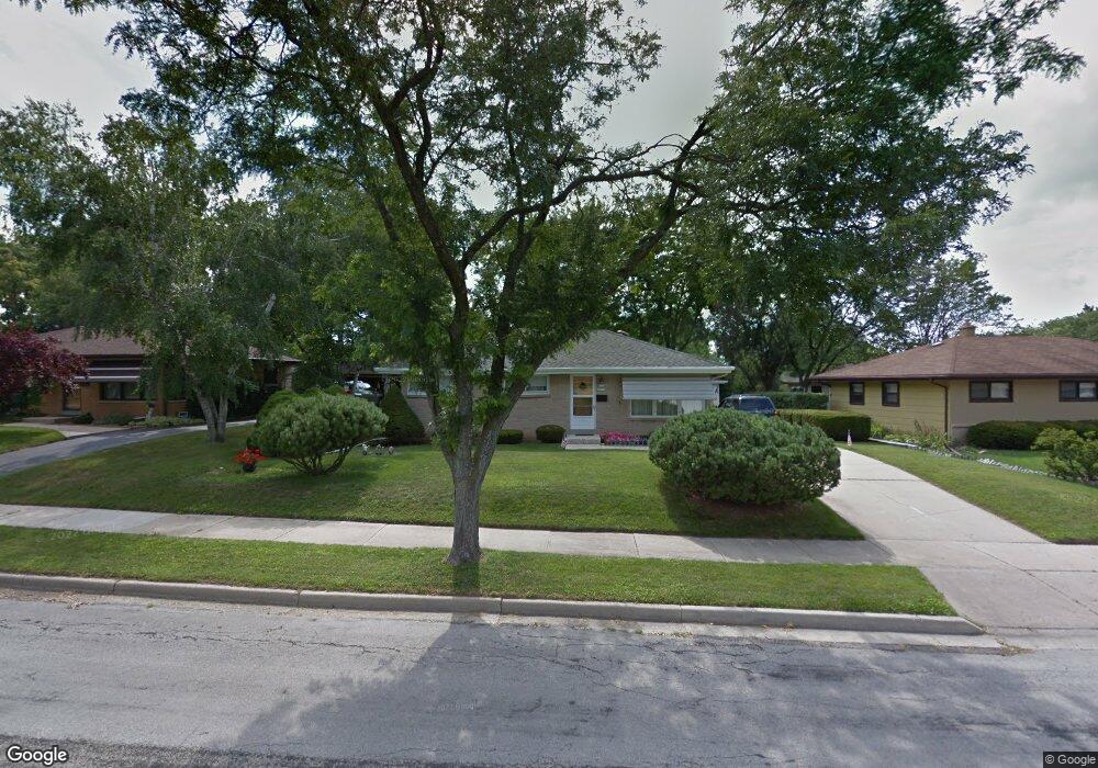 W151N8325 Thomas Dr, Menomonee Falls, WI 53051 - photo 1