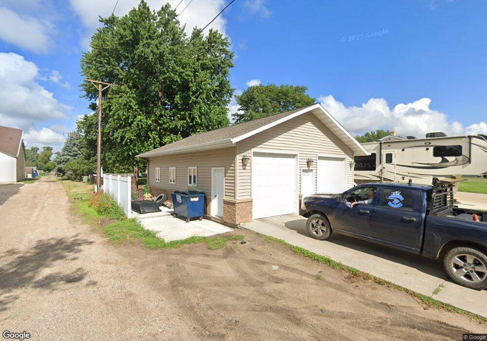 1421 E 3rd Ave, Mitchell, SD 57301 - photo 1