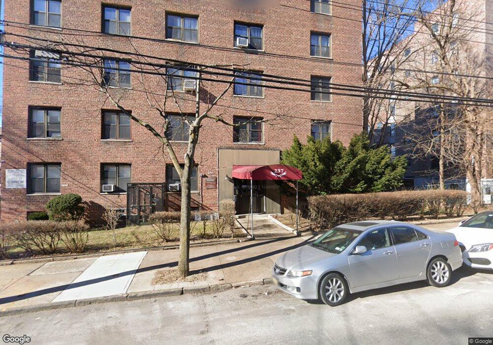 237 N Broadway unit 4A, Yonkers, NY 10701 - photo 1
