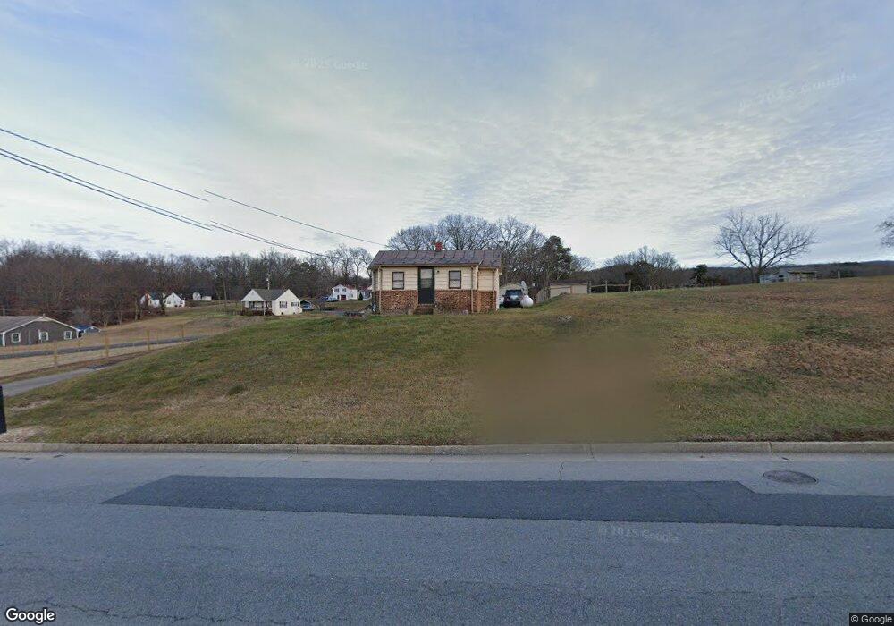 1748 N Delphine Ave, Waynesboro, VA 22980 - photo 1