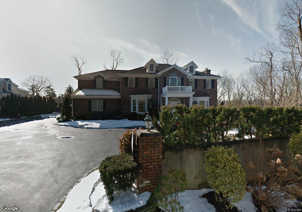 154 Colonial Pkwy, Manhasset, NY 11030 - photo 1