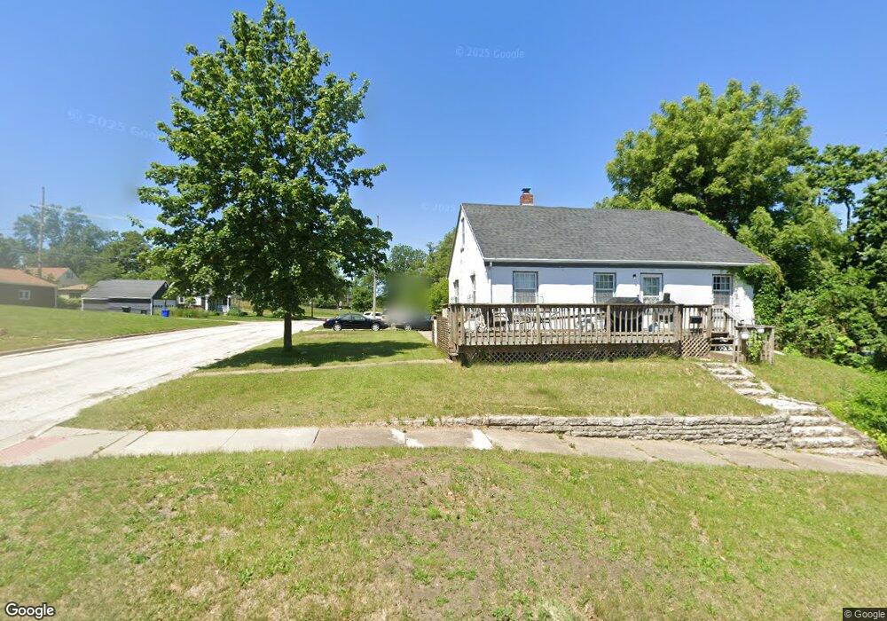 2050 K St SW, Cedar Rapids, IA 52404 - photo 1