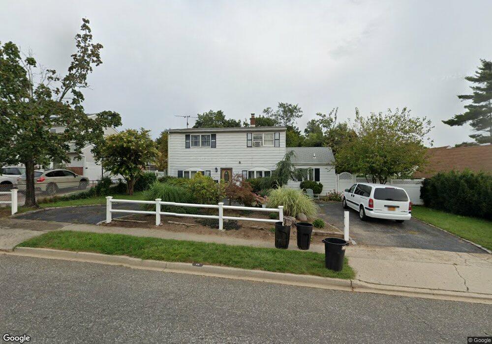 77 Prairie Ln, Levittown, NY 11756 - photo 1