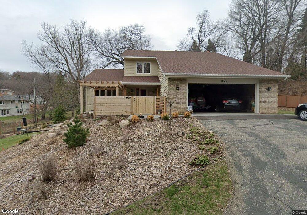 4909 Beacon Hill Rd, Minnetonka, MN 55345 - photo 1