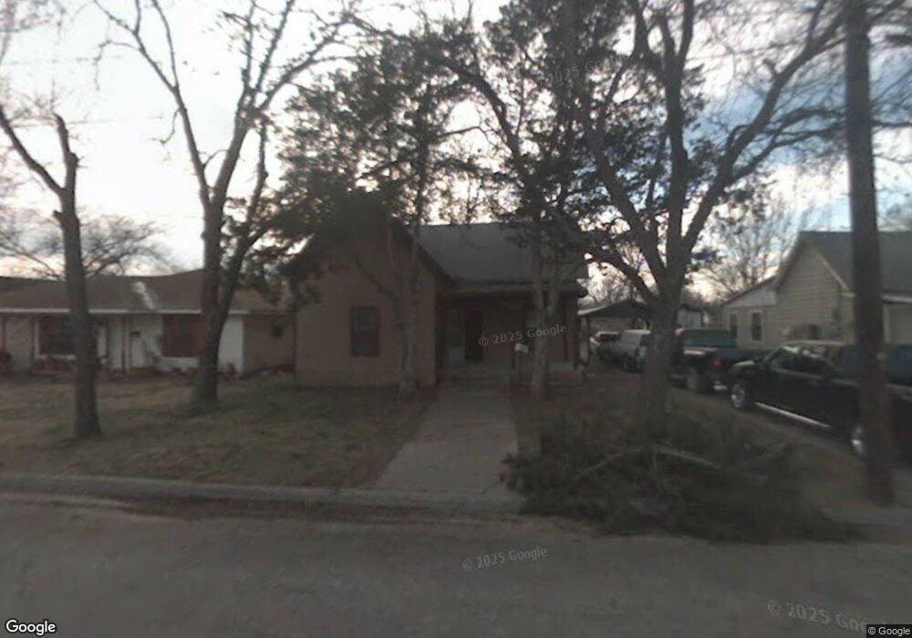 515 N Chestnut St, Gainesville, TX 76240 - photo 1