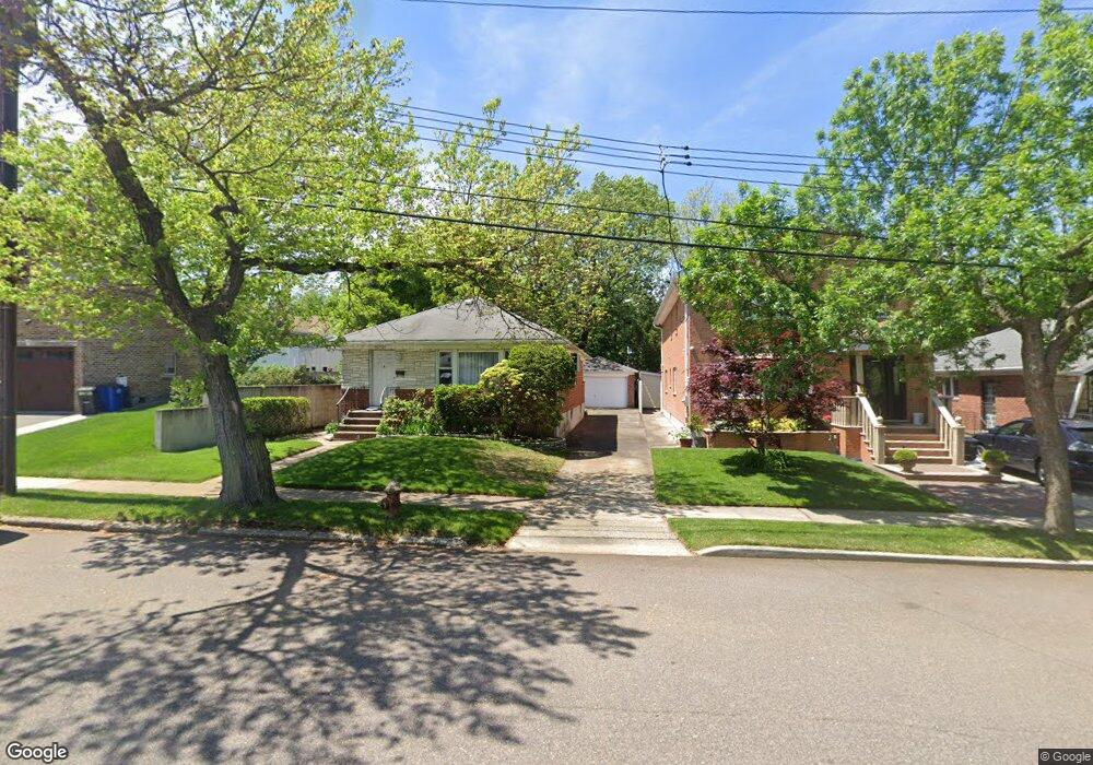 5846 262nd St, Little Neck, NY 11362 - photo 1