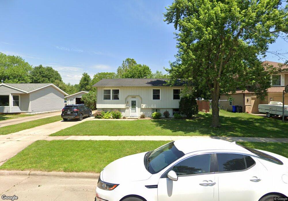 3200 44th St NE, Cedar Rapids, IA 52402 - photo 1