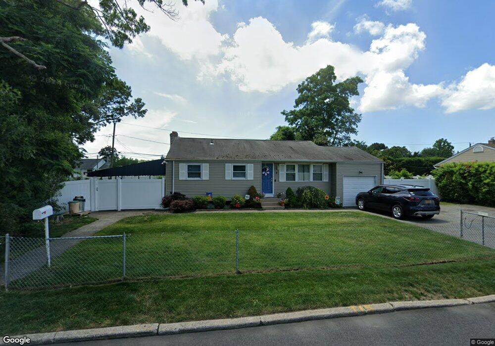2 Bainbridge St, Islip, NY 11751 - photo 1