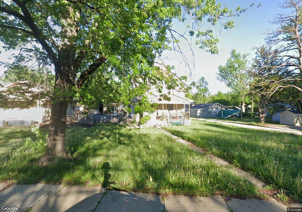 965 SW Summit Ave, Topeka, KS 66606 - photo 1