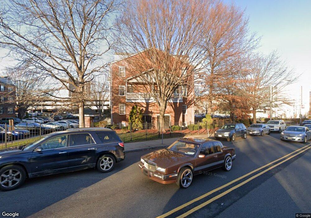 8 Rider Ct, Newark, NJ 07103 - photo 1