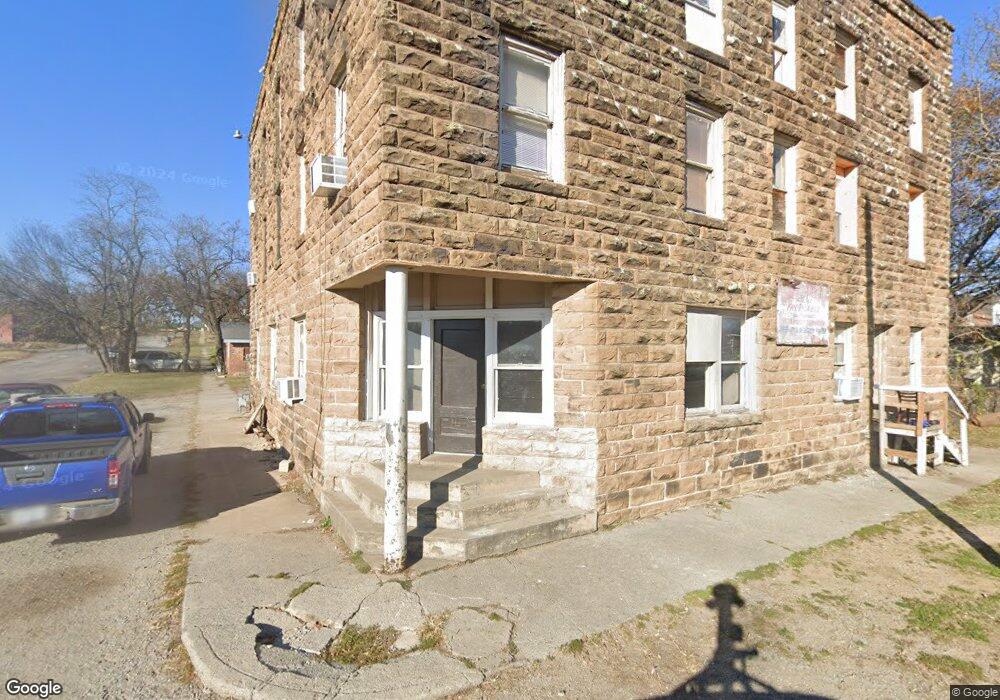 202 W Broadway, Henryetta, OK 74437 - photo 1