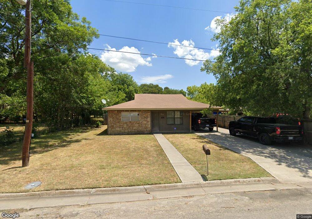 612 Cunningham St, Gainesville, TX 76240 - photo 1
